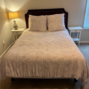 Pottery Barn Duvet and Shams (Queen)